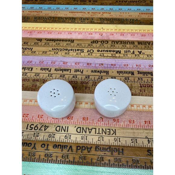 MCM Pebbleford White Speckled Salt Pepper Shaker Set T S & T Taylor Smith 2" - Picture 1 of 10
